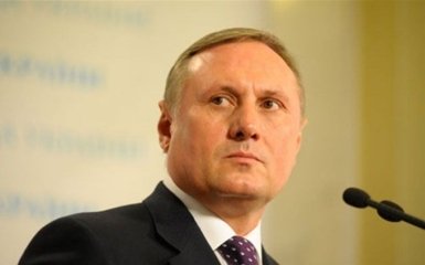 Єфремов валізами носив гроші, щоб його не посадили - журналіст