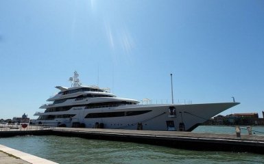 ЗМІ дізналися, куди Медведчук сховав свою розкішну яхту від санкцій