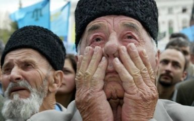 Дороги заблоковані: в будинки кримських татар прийшли з обшуками