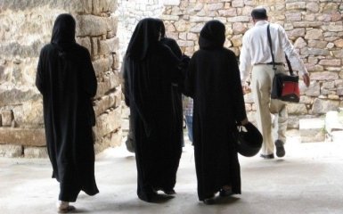 "Талибан" запретил женщинам выходить из дома