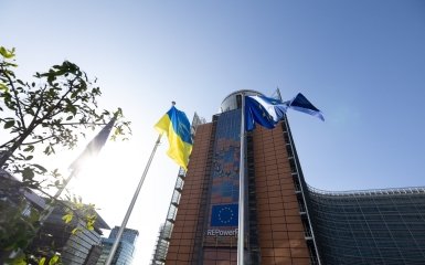 прапоры ЕС и Украины