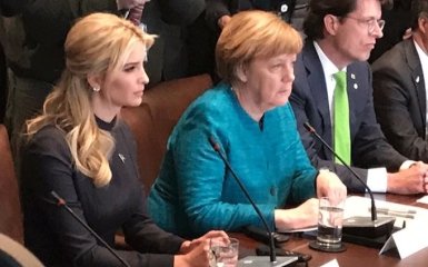 Як подивилася! Соцмережі веселяться з фото з Меркель і дочкою Трампа