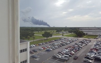 На пусковому майданчику компанії SpaceX вибухнула ракета: опубліковані фото і відео