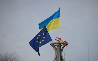 У Херсоні офіційно підняли український прапор — фото та відео