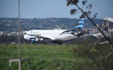 В захвате ливийского лайнера всплыла неожиданная деталь: появилось новое видео