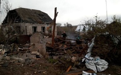 Штаб АТО показал последствия мощного обстрела боевиков в Луганском: опубликованы фото