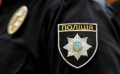 В Киеве патрульные задержали вооруженного мужчину: опубликованы фото