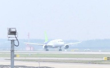 У Китаї провели тестові польоти авіалайнера власного виробництва: з'явилися фото та  відео