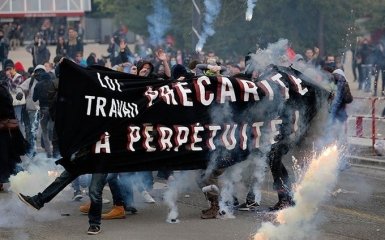 В масштабных беспорядках во Франции ранены десятки полицейских: появились фото и видео