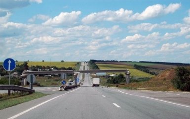 В Одессе неизвестные обстреляли автобус