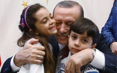 Ердоган зустрівся з дівчинкою з Сирії, яку бомбардував Путін