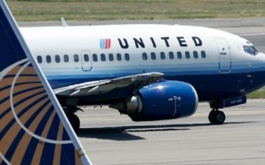 У США авіакомпанія втратила 800 мільйонів доларів через скандал з пасажиром