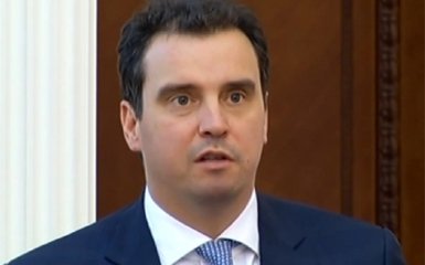 Міністр назвав велетенські зарплати голів "Укрзалізниці" і "Електротяжмашу"