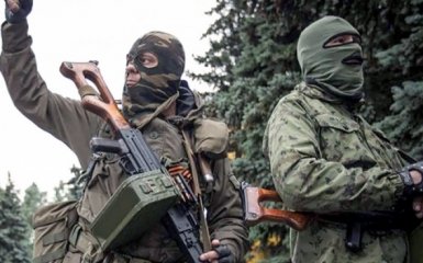 На Донбасі знову обстріляли мирні будинки: опубліковані фото
