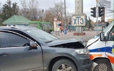 В Харькове скорая с военными попала в серьезное ДТП: появились фото