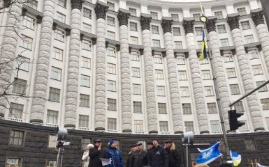 В центре Киева новые масштабные протесты: появились фото и видео