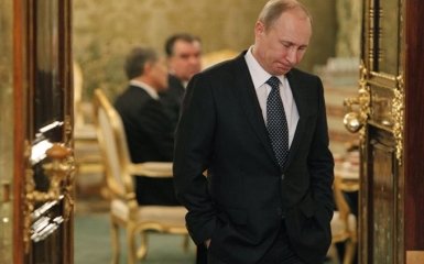 Что читает Путин с соратниками: соцсети насмешило фото "из Кремля"