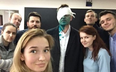 Опозиціонера Навального в Росії знову облили зеленкою: з'явилися фото