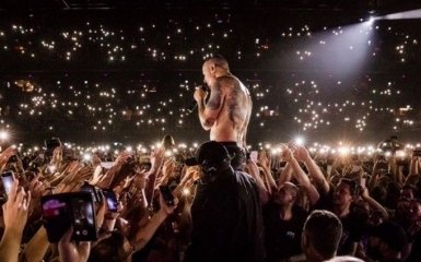 Самогубство Честера Беннінгтона: як Linkin Park вшанував пам'ять вокаліста