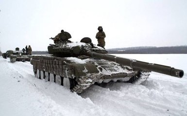 Боевики согнали десятки танков на оккупированную Луганщину: что происходит