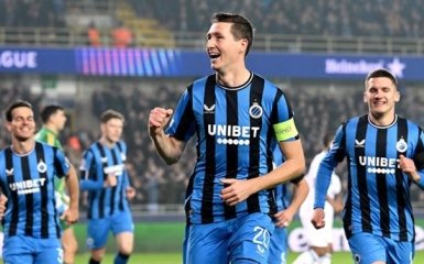 Ванекен празднует гол в ворота Астон Виллы