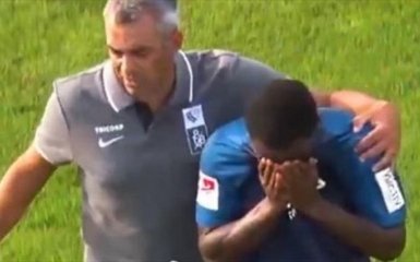 Гравець «Арсеналу» зі сльозами залишив матч через расистські образи: відео