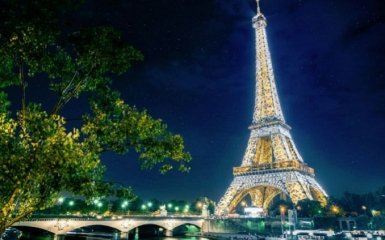 "Даже поесть не дают": улица в Париже покорила Instagram