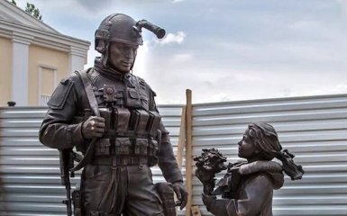 Соцсети смеются над новым памятником "зеленым человечкам" в Крыму: появилось фото