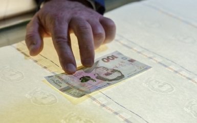 НБУ начнет печатать гривни из льна: опубликованы фото