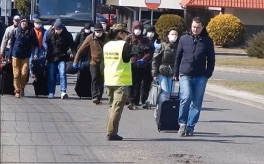 Українці масово повертаються додому: прикордонники пішли на безпрецедентне рішення