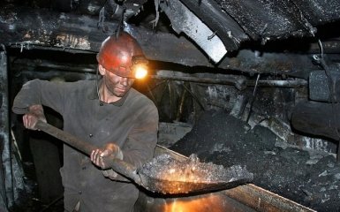 Без денег не уйдем: в "ЛНР" жены шахтеров устроили бунт из-за долгов по зарплате
