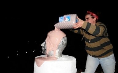 У Грузії познущалися з пам'ятника Сталіну: опубліковані фото