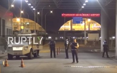 У Туреччині аеропорт зазнав ракетного обстрілу: опубліковані відео