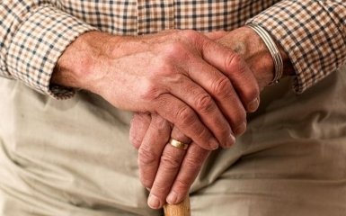 Кабмін пропонує 5 етапів підвищення пенсій у 2022 році