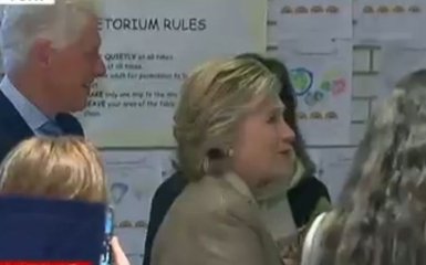 Клинтон пришла голосовать вместе с мужем: появилось видео