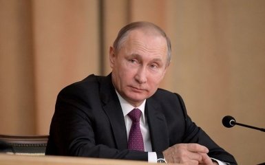 Путин попал на фото с известным нацистом, который воевал на Донбассе
