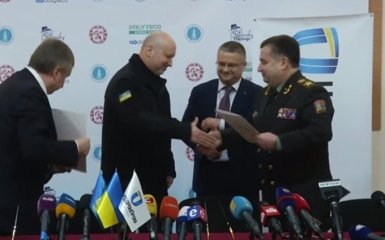 Турчинов показав новітню українську зброю: опубликовані фото і відео