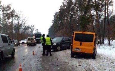 В крупном ДТП в Киеве разбились сразу пять авто: опубликованы фото
