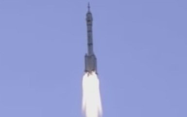 Китай запустив на орбіту "Священний човник" із двома космонавтами: з'явилося відео