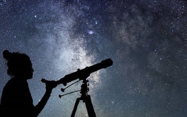 Как сахарная вата. Астрономы открыли очень странную планету