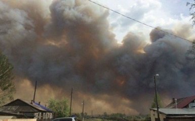 В России из-за масштабного пожара сгорело 130 жилых домов, более 500 человек лишились крова, есть погибшие