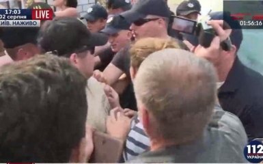 У Києві біля суду влаштували бійку: опубліковані фото і відео