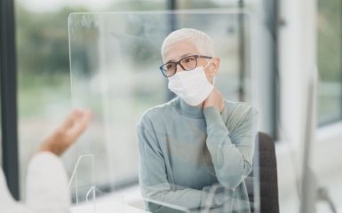 Науковці новим експериментом показали, наскільки ефективні маски для захисту оточуючих