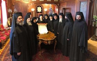 Томос про автокефалію повертається в Україну: його підписали всі члени Синоду Вселенського патріархату