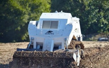 Украина получит от Швейцарии гусеничную машину для разминирования