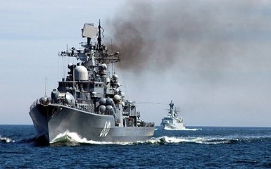 Росія стягує військові кораблі до Криму через Азовське море: подробиці і фото