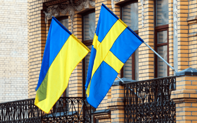 Flags of Ukraine and Sweden