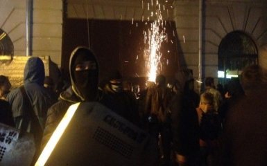 Титушки, газ і поножовщина: у Полтаві зіткнення через скандальну забудову, з'явилося відео