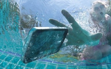 Телефон упал в воду — как спасти