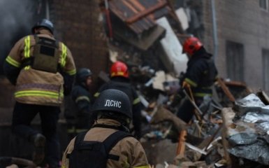 Удар РФ по Кривому Рогу — из-под завалов извлекли тела 3 детей